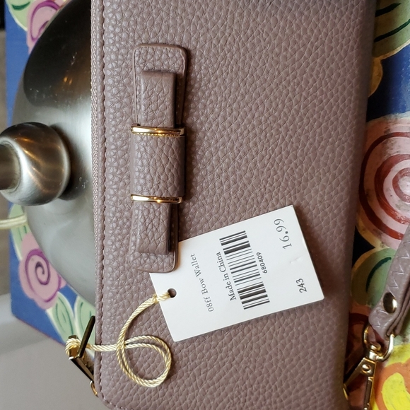 Mauve wallet zip closure wrist strap bow detail 3 sections - Picture 6 of 10